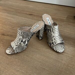Steve Madden snakeskin heels size 9.5